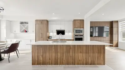 9092 Woodbine Avenue, Markham, On L3r 0j8