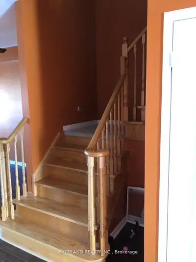 32 Wheelwright Drive, Richmond Hill, On L4e 5a4