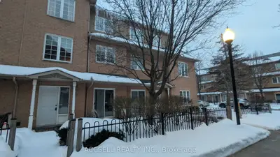 20 St Moritz Way 13, Markham, On L3r 4g4