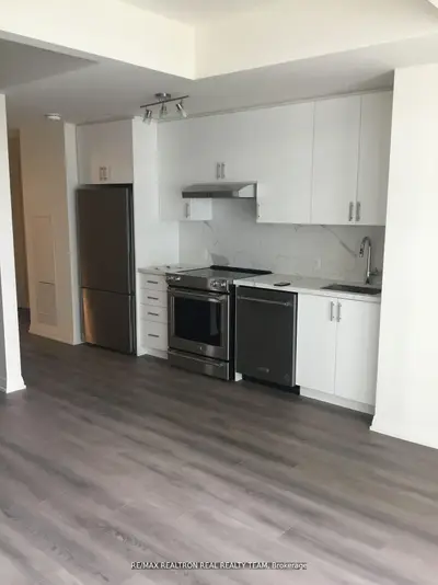 9000 Jane Street 825, Vaughan, On L4k 0m6