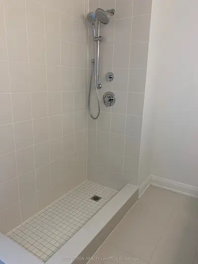 10 Gatineau Drive W 1005, Vaughan, On L4j 0l2