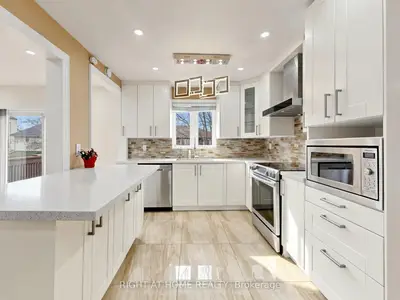 86 Howlett Avenue Main & 2nd, Newmarket, On L3y 5s5