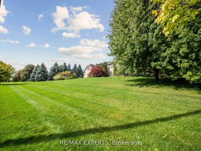 105 N Eden Vale Drive S, King, On L7b 1l9