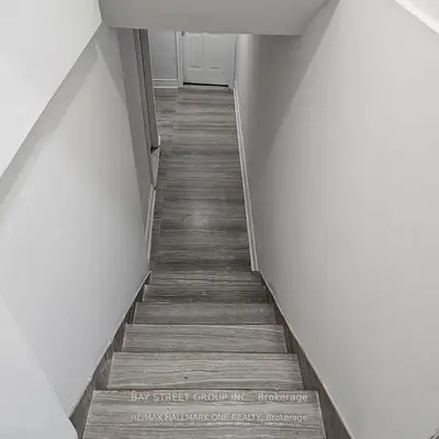 63 Yorkland Street 2, Richmond Hill, On L4c 9z4