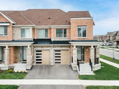 4 Flower Garden Trail, Whitchurch-stouffville, On L4a 4v4