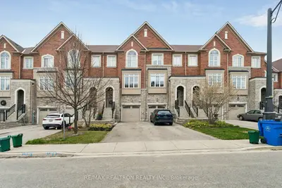 216 Appleton Court, Newmarket, On L3y 0b8
