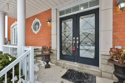 23 Sunridge Street, Richmond Hill, On L4e 3t5