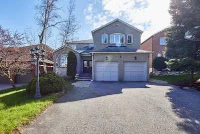 351 Kirby Crescent, Newmarket, On L3x 1g8