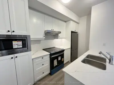 3 Bancroft Lane 219, Richmond Hill, On L4e 1m1