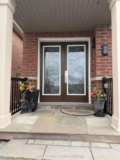 129 Four Seasons Crescent, East Gwillimbury, On L9n 0c2