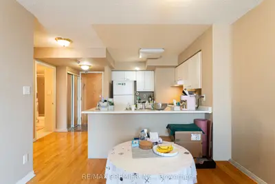 19 Northern Heights Drive 504, Richmond Hill, On L4b 4m4