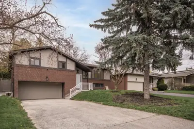 18 Ironshield Crescent, Markham, On L3t 3k7