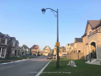 23 Boland Court (2 Bdrms Upper Level), Aurora, On L4g 0w6