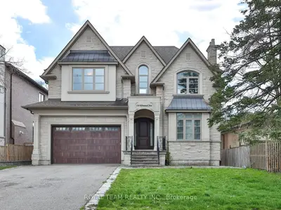 130 Elmwood Avenue, Richmond Hill, On L4c 1k9