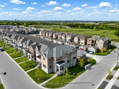 23 Clara May Avenue, East Gwillimbury, On L9n 0r4