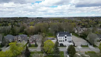 212 Duncan Road, Richmond Hill, On L4c 6j9