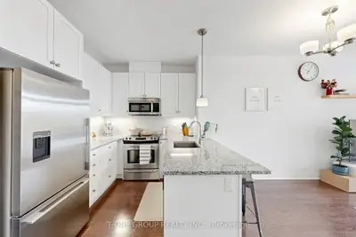 15277 Yonge Street 602a, Aurora, On L4g 1y3