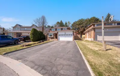 250 Plymouth Trail, Newmarket, On L3y 6g7