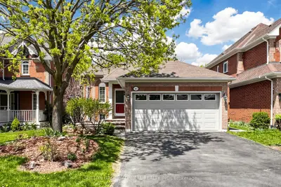 165 Clearmeadow Boulevard, Newmarket, On L3x 2e4