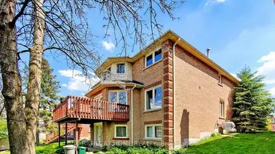 95 Lensmith Drive Main And Upper Floor, Aurora, On L4g 6r9