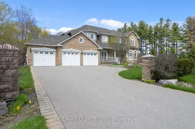 2 Treeview Avenue, Whitchurch-stouffville, On L4a 1r1