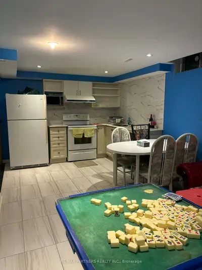 17 Martlesham Road, Markham, On L3r 7k4