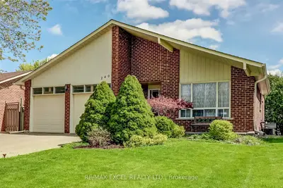 240 Yorkshire Drive Lower, Newmarket, On L3y 6j7