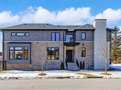 251 Oxford Street, Richmond Hill, On L4c 7v7