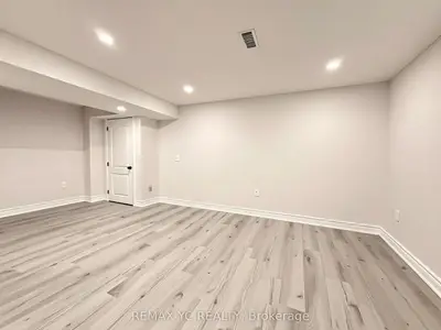 402 Handley Crescent Basement, Newmarket, On L3y 4t4