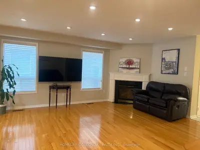 74 Rideau Drive, Richmond Hill, On L4b 4p1