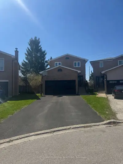 15 Miles Court, Richmond Hill, On L4c 5p7