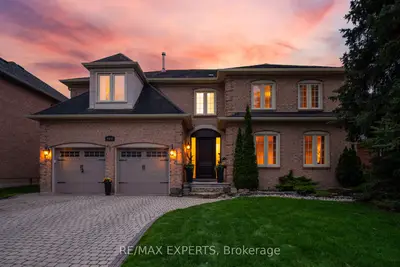 904 Damascus Court, Newmarket, On L3x 1l1