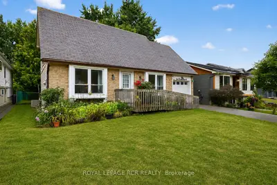 856 Magnolia Avenue, Newmarket, On L3y 3c7