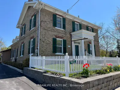 19027 Leslie Street 220, East Gwillimbury, On L0g 1v0