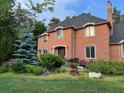 2 Heron Trail, Whitchurch-stouffville, On L3y 4w1