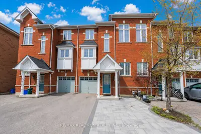 15 Old Colony Road 84, Richmond Hill, On L4e 4l5