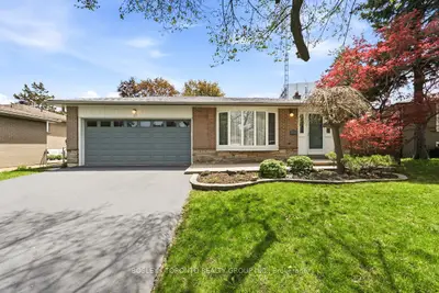 17 Glamis Place, Markham, On L3t 3g7