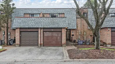12 Woodglen Way, Markham, On L3r 3a8