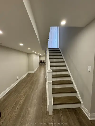 15 Cranbrook Crescent, Vaughan, On L4h 4h5