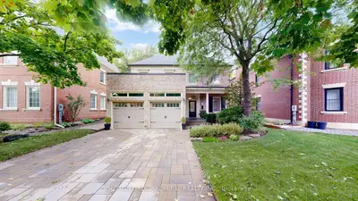 60 Baynards Lane, Richmond Hill, On L4c 9b4