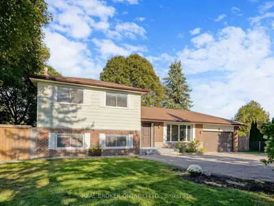 15 Jasmine Crescent, Whitchurch-stouffville, On L4a 7x4