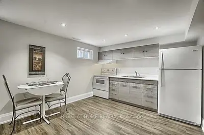 167 Septonne Avenue Lower, Newmarket, On L3y 2w4