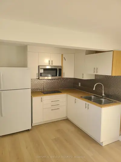 81 Bolton Avenue Unit 1, Newmarket, On L3y 2x3