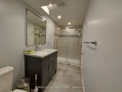 880 Leslie Valley Drive, Newmarket, On L3y 7g9