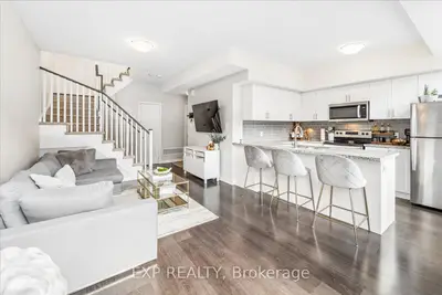 15 Whitaker Way 322, Whitchurch-stouffville, On L4a 0w5