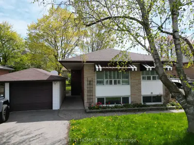 27 Sussex Avenue, Richmond Hill, On L4c 2e5