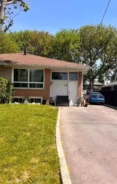 52 Walter Avenue, Newmarket, On L3y 2t3