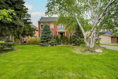 22 Hillholm Boulevard, Richmond Hill, On L4b 2j3