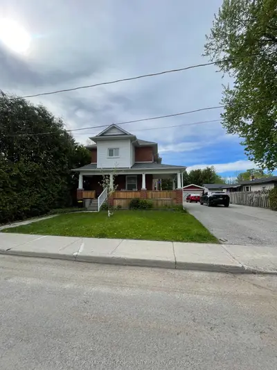 50 Middle Street 2, Georgina, On L0e 1r0