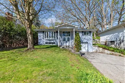 176 Charlotte Street S, Newmarket, On L3y 3s8